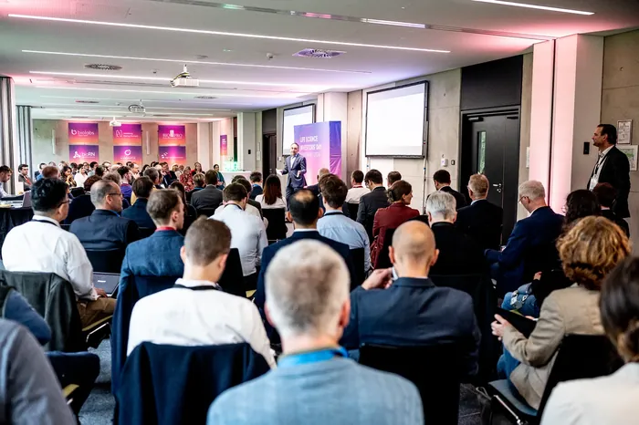 Thomas Prexl in front of the audience at Life Science Investors’ Day