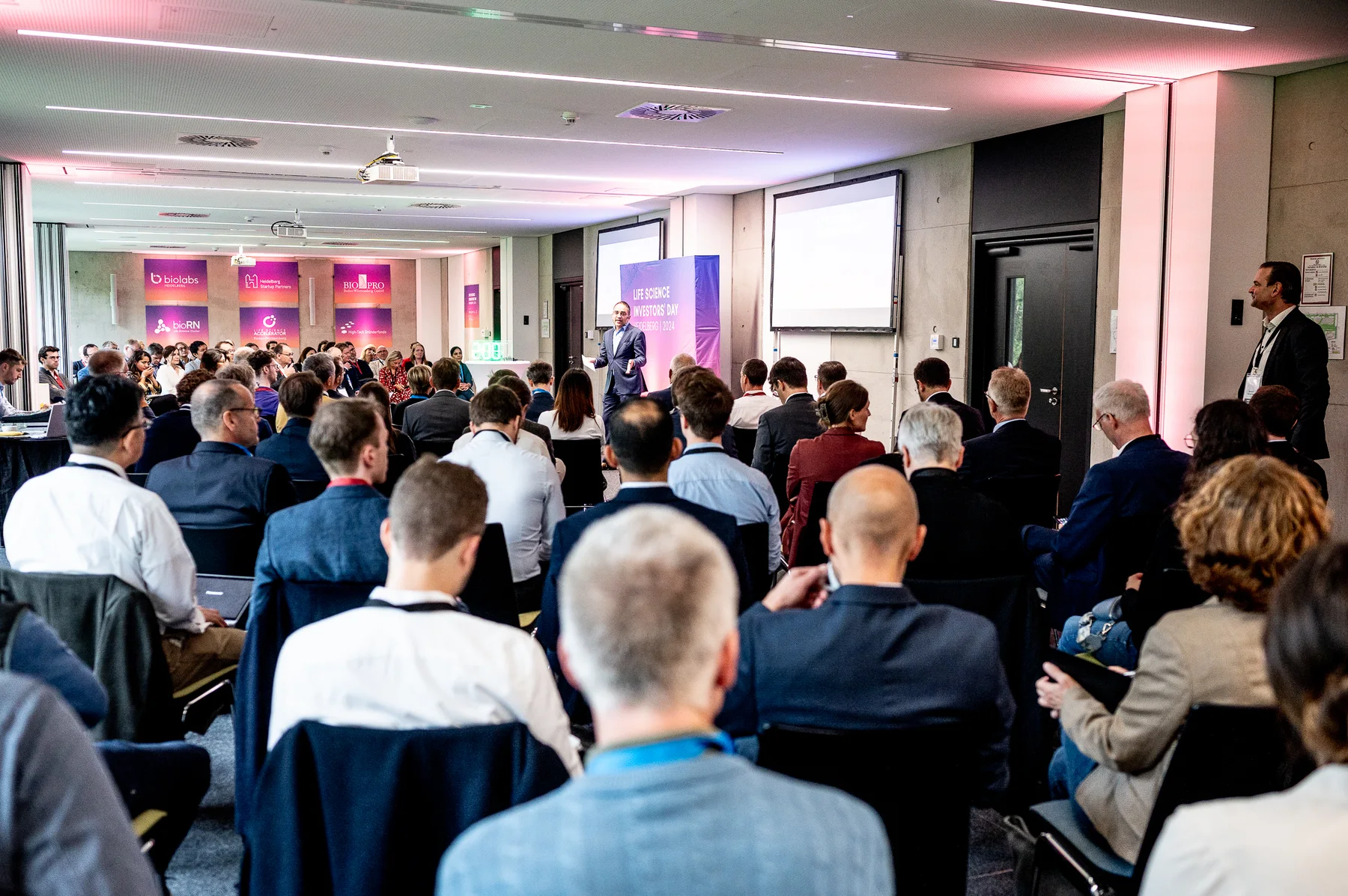 Thomas Prexl vor dem Publikum des Life Science Investors' Day