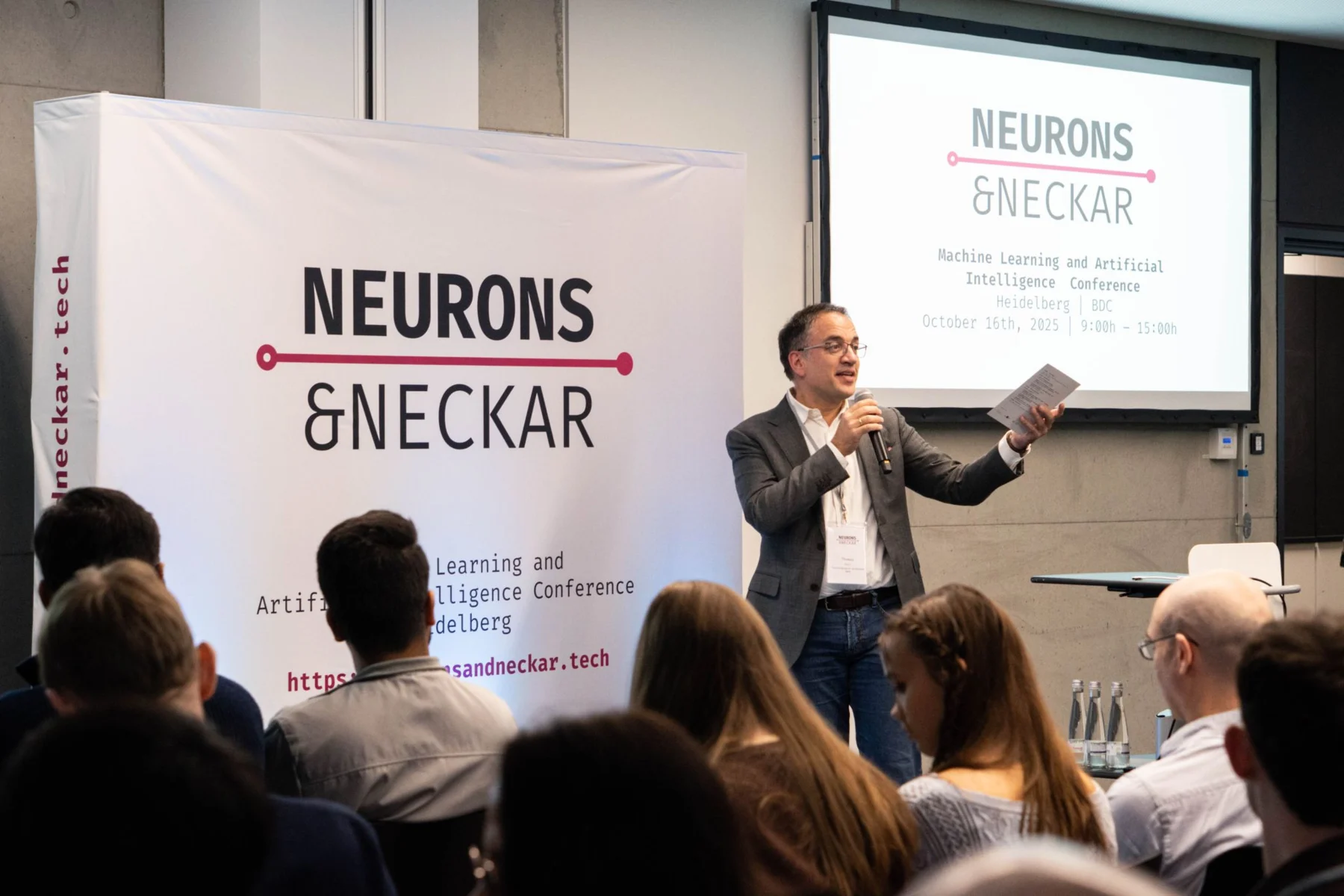 Thomas Prexl auf der Bühne der Neurons & Neckar